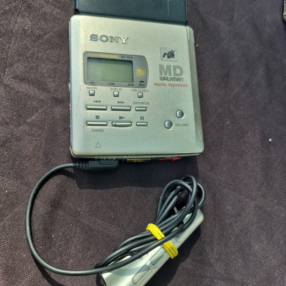 Sony Silver MD Walkman Portable MiniDisc Player with Remote